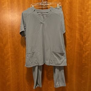 Gray Jaanuu zippered scrub set